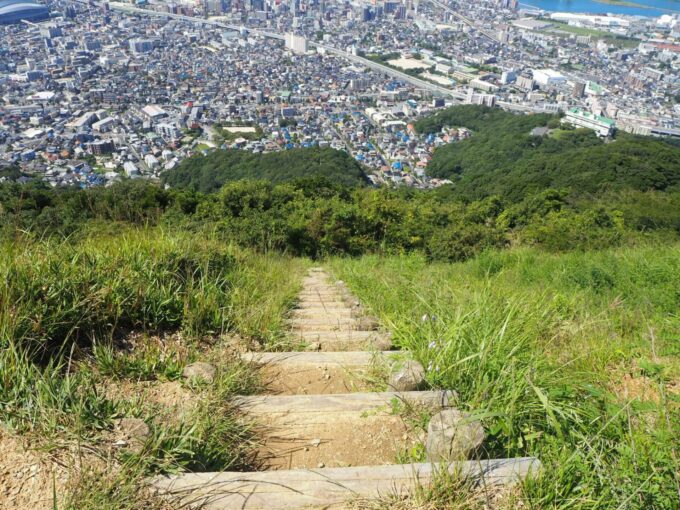 小文字山山頂直前の階段