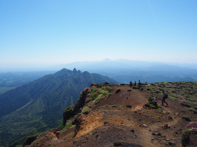 阿蘇山から見下ろす根子岳