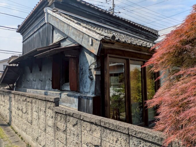 道路脇から見た寺田園旧店舗